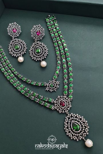 Glittering Green Neckpiece With Earrings